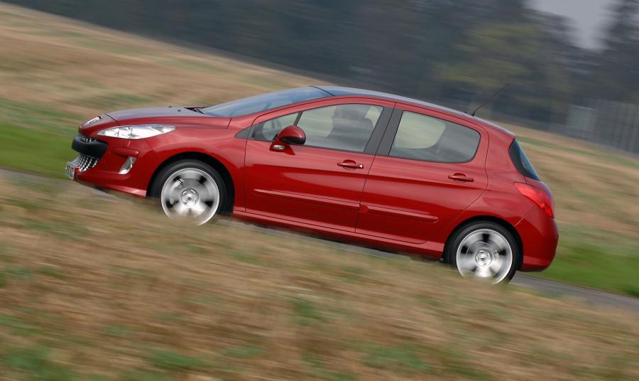  Peugeot 308 GT 2008 года  (фото 35 из 101)
